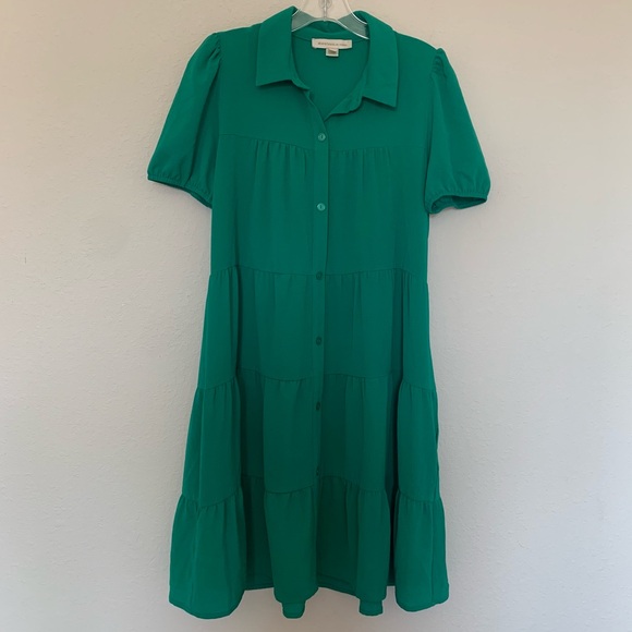 Monteau Dresses & Skirts - Monteau Emerald Green Tiered Collared Midi Dress Medium Button Pockets
